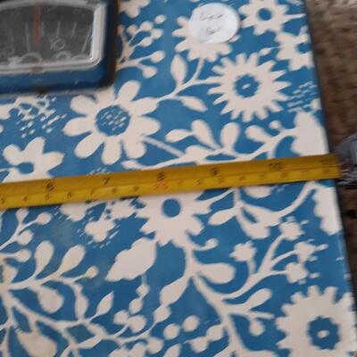 Vintage Retro Flower Power Scale