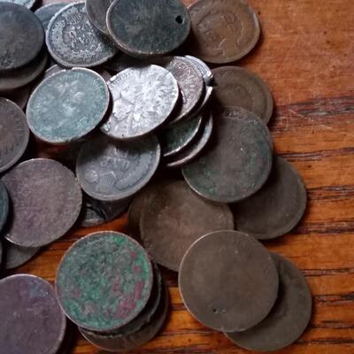 LOT 6  LOT OF OLD INDIAN HEAD PENNIES AND NICKELS