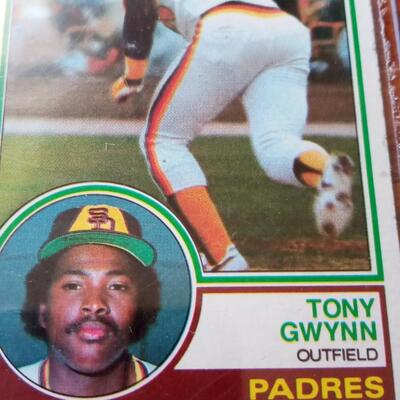 LOT 25  1983 TOPPS TONY GWYNN CARD