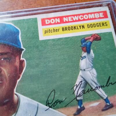 LOT 26  TOPPS DON NEWCOMBE CARD