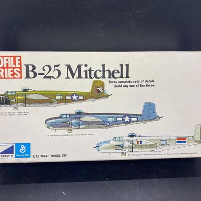 General Mills Profile Series 1/72 B-25 Mitchell Scale Model Fighter Plane Kit