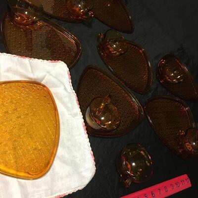 Set of 8 Vintage Amber daisy Pattern luncheon plate and cup