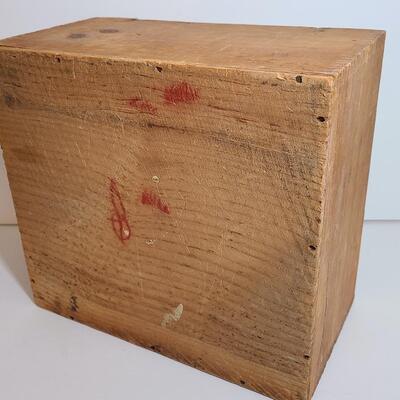 Lot 802: Antique "Rust Haven's Climax Wood Crate Box (New Brunswick, NJ)