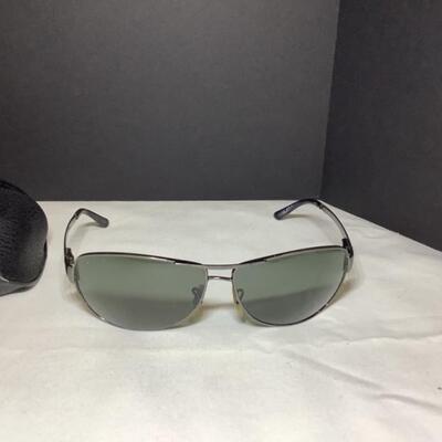 A - 376 Ray Ban Sunglasses & Case