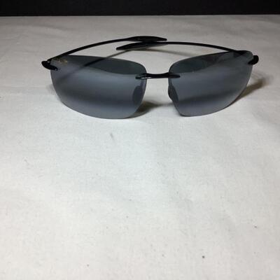 A - 377 Maui Jim Sunglasses, Case & Bag