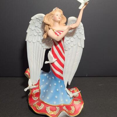 Lot 900: Lenox "God Bless America"