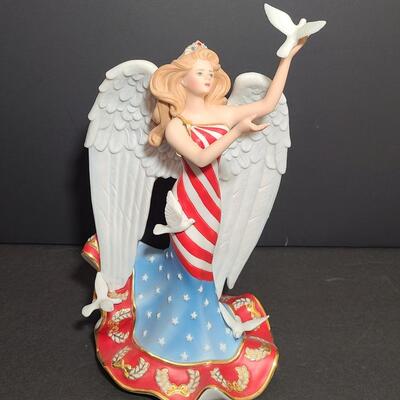 Lot 900: Lenox "God Bless America"