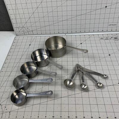 #84 Metal Measuring Cups & Spoons
