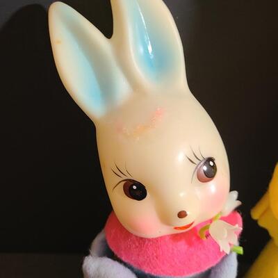 Lot 744: HTF Rabbit, Easter/Spring Knee-huggers
