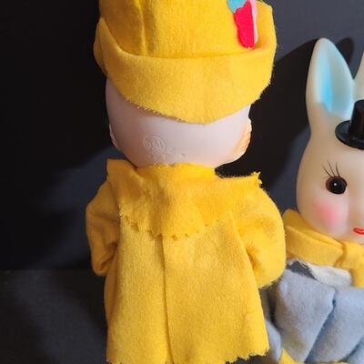 Lot 744: HTF Rabbit, Easter/Spring Knee-huggers