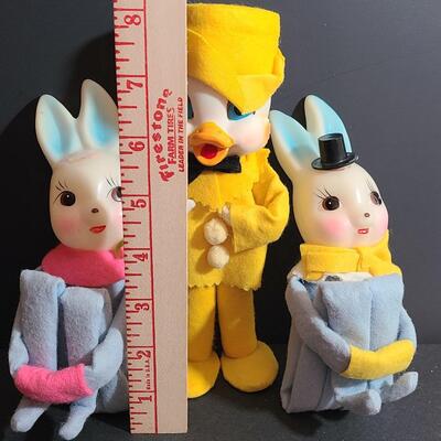 Lot 744: HTF Rabbit, Easter/Spring Knee-huggers