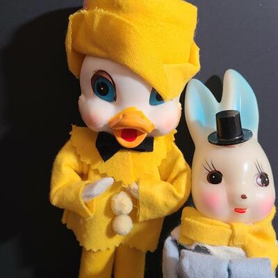 Lot 744: HTF Rabbit, Easter/Spring Knee-huggers