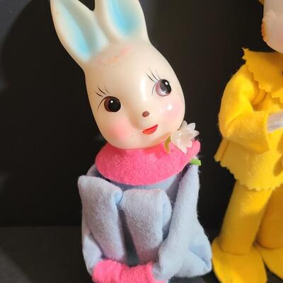 Lot 744: HTF Rabbit, Easter/Spring Knee-huggers