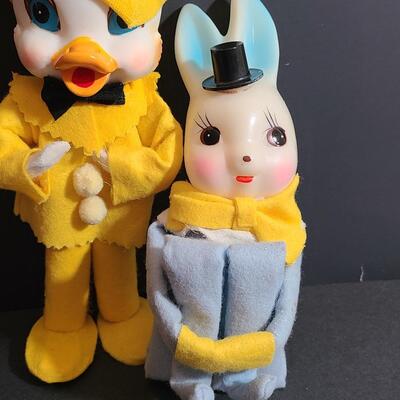 Lot 744: HTF Rabbit, Easter/Spring Knee-huggers