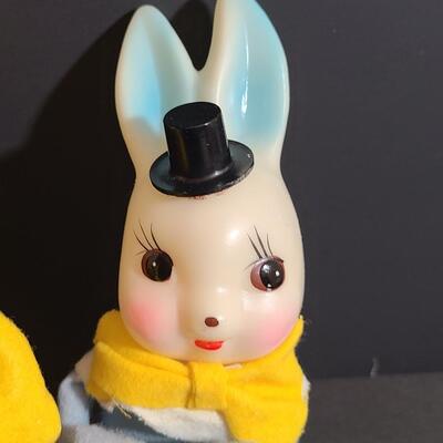 Lot 744: HTF Rabbit, Easter/Spring Knee-huggers