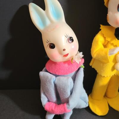 Lot 744: HTF Rabbit, Easter/Spring Knee-huggers