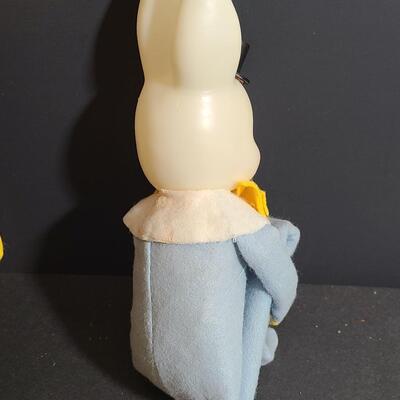 Lot 744: HTF Rabbit, Easter/Spring Knee-huggers