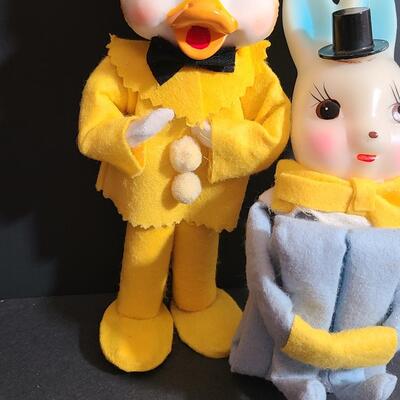 Lot 744: HTF Rabbit, Easter/Spring Knee-huggers