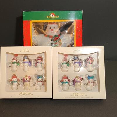 Lot 743: New Vintage Snowman Tree Topper and Hallmark Snowmen