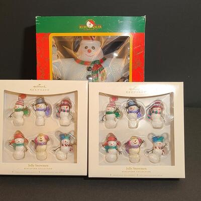 Lot 743: New Vintage Snowman Tree Topper and Hallmark Snowmen
