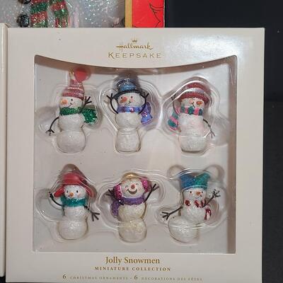 Lot 743: New Vintage Snowman Tree Topper and Hallmark Snowmen