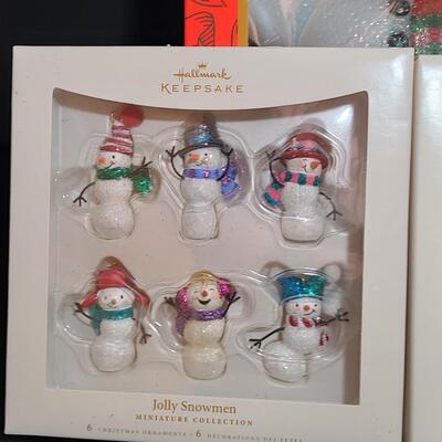 Lot 743: New Vintage Snowman Tree Topper and Hallmark Snowmen