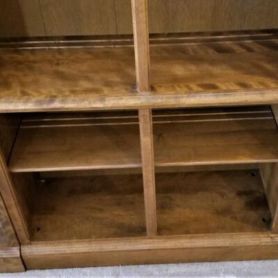 Lot #183  ETHAN ALLEN Bookcase - adjustable shelves