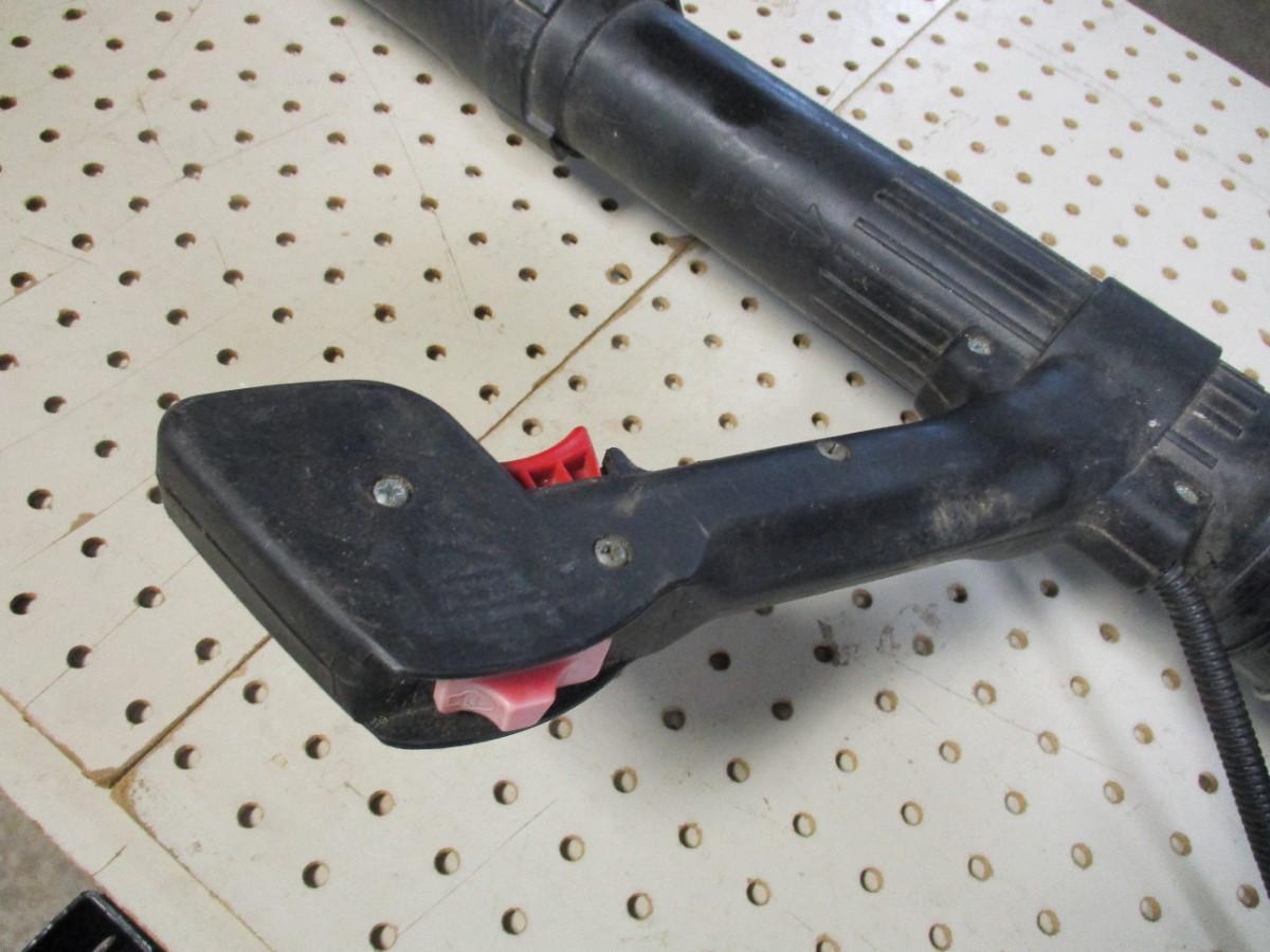 Husqvarna 125BT Backpack Leaf Blower