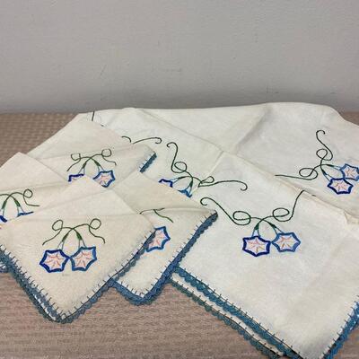 Vintage Morning Glory Embroidered Linen Table Cloth with 4 Matching Napkins