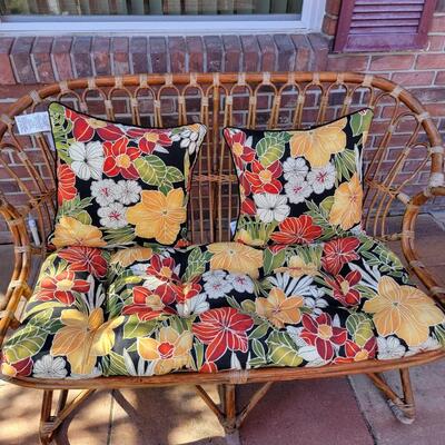 Ratan / Love seat.you buy, you move, you load