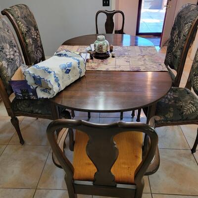 Dining table with chairs..you buy, you move, you load