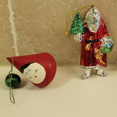 Lot 31: Vintage Santa Ornaments