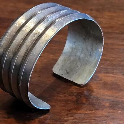 Lot 39: Old Pawn Navajo Ingot Cuff