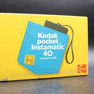 Vintage Kodak Pocket Instamatic 40 Camera Outfit