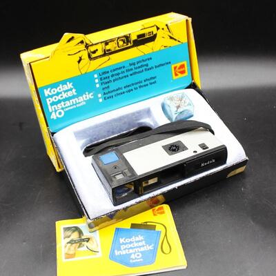 Vintage Kodak Pocket Instamatic 40 Camera Outfit