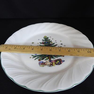 Holiday plate collection