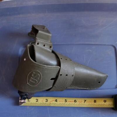 LOT 84  TOY MILITARY GUN AND HOLSTER