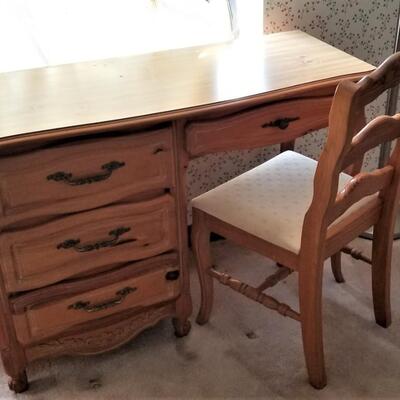 Lot #213  Vintage Student Desk with Chair - Henry Link furniture