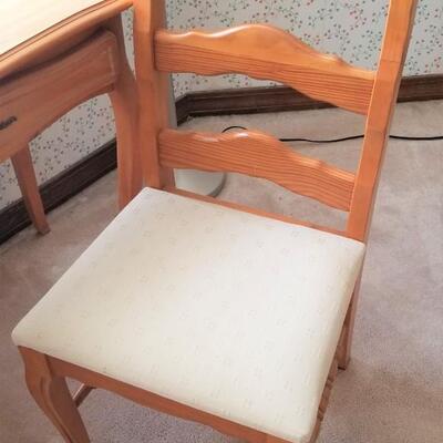 Lot #213  Vintage Student Desk with Chair - Henry Link furniture