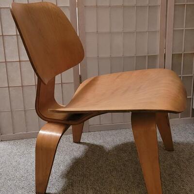 Lot 71: 1940's Charles & Ray Eames Molded Plywood Chair- Sold by Herman Miller