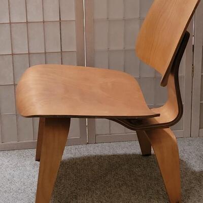Lot 71: 1940's Charles & Ray Eames Molded Plywood Chair- Sold by Herman Miller