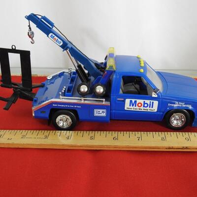 Mobile Oil Diecast Tow Truck