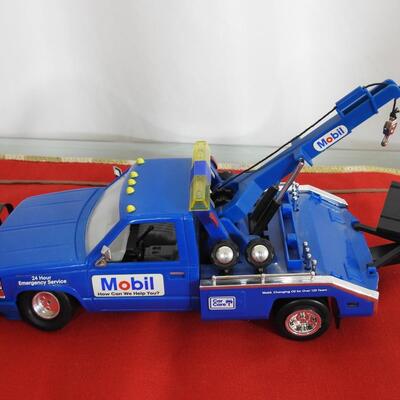 Mobile Oil Diecast Tow Truck
