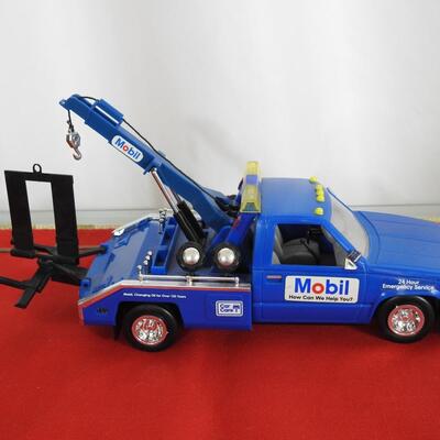 Mobile Oil Diecast Tow Truck