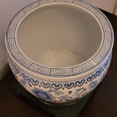 Lot 86: Blue & White Chinese Vase with Stand