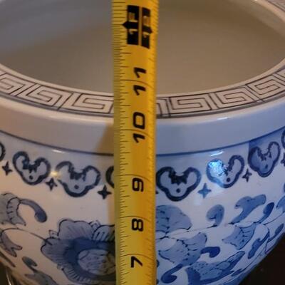 Lot 86: Blue & White Chinese Vase with Stand