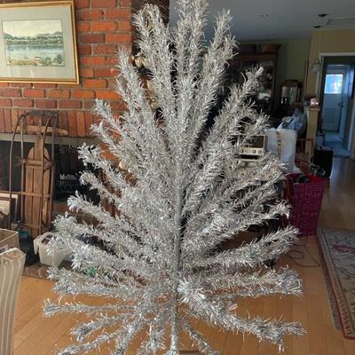 ST VINTAGE SILVER ALUMINUM POM POM TREE WITH STAND