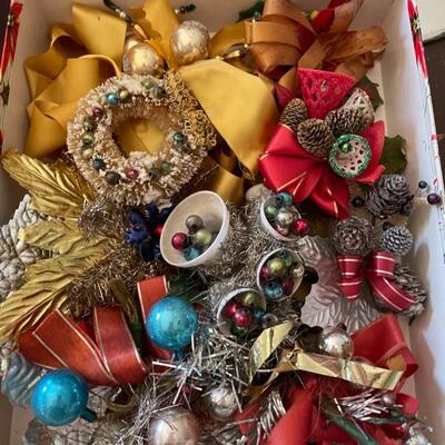 ST VINTAGE HOLIDAY CORSAGES