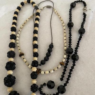 ST BLACK AND WHITE JEWELRY COLLECTION
