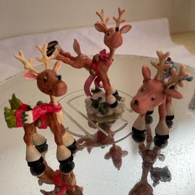 ST VINTAGE PLAYFUL REINDEER